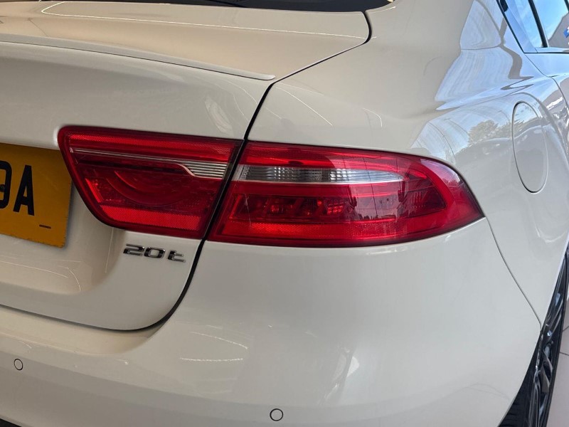 2019 (19) JAGUAR XE 2.0 Ingenium R-Sport 4dr Auto 5893795