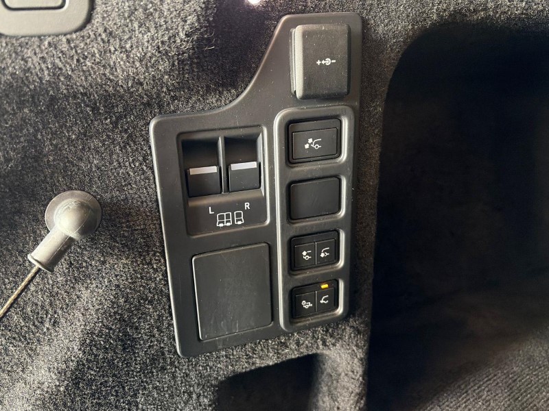 2024 (24) 2024 Land Rover Discovery 3.0 D300 Dynamic HSE 5Dr 5950046