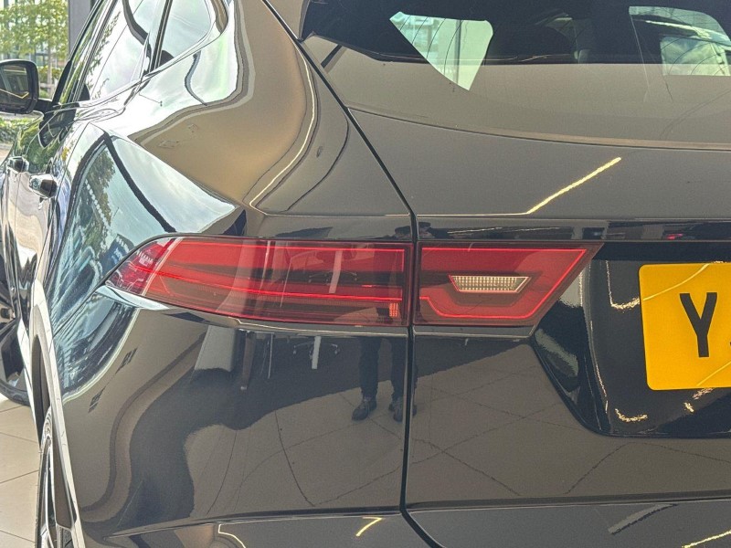 2023 (23) JAGUAR E-PACE 2.0 D200 R-Dynamic SE Black 5dr Auto 5892101