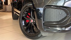 2022 (22) JAGUAR F-PACE 2.0 D200 R-Dynamic Black 5dr Auto AWD 5941441