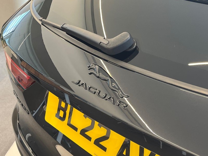 2022 (22) JAGUAR F-PACE 2.0 D200 R-Dynamic Black 5dr Auto AWD 5941442