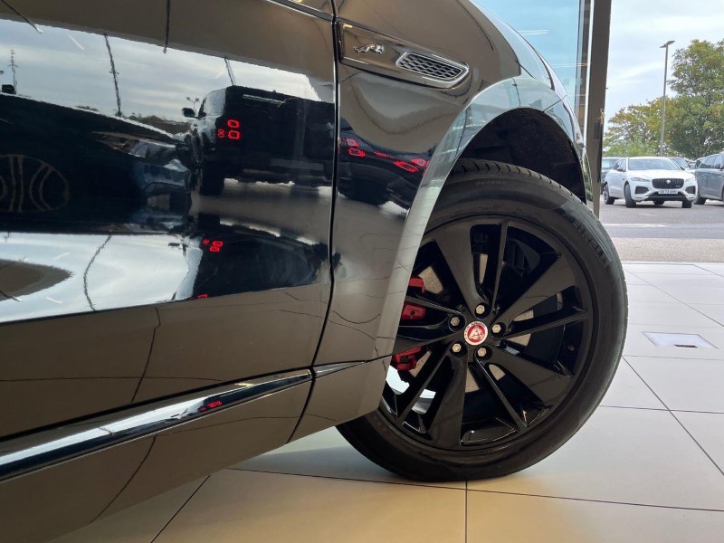 2022 (22) JAGUAR F-PACE 2.0 D200 R-Dynamic Black 5dr Auto AWD 5941446