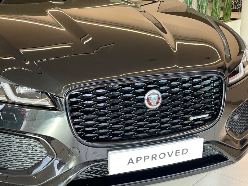 2022 (22) JAGUAR F-PACE 2.0 D200 R-Dynamic Black 5dr Auto AWD 5941440