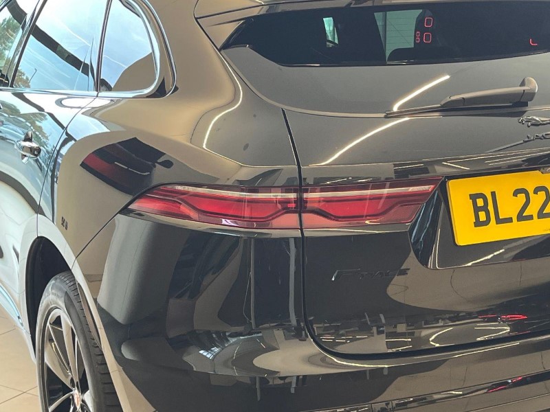 2022 (22) JAGUAR F-PACE 2.0 D200 R-Dynamic Black 5dr Auto AWD 5941415
