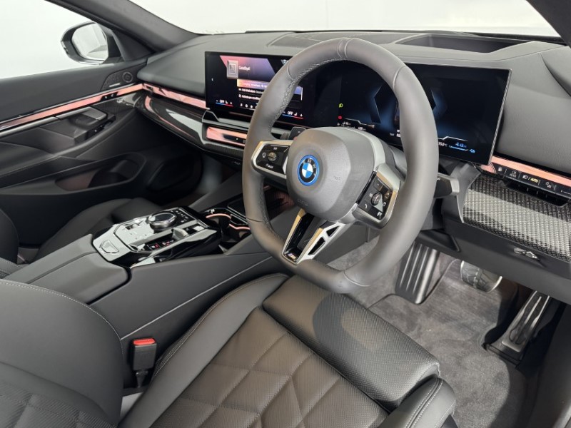  BMW 5 SERIES 550e xDrive M Sport Pro 4dr Auto 5502560