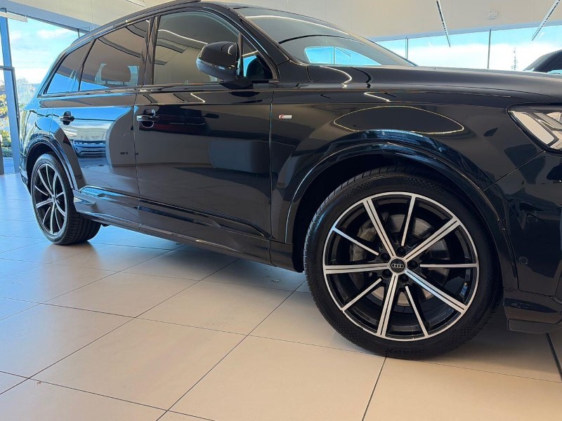 2024 (24) AUDI Q7 55 TFSI Quattro S Line 5dr Tiptronic 5951338