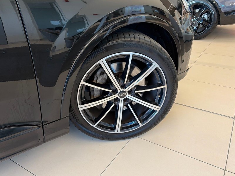 2024 (24) AUDI Q7 55 TFSI Quattro S Line 5dr Tiptronic 5951343