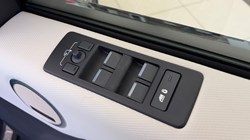 2025 (25) LAND ROVER DISCOVERY 3.0 D350 Dynamic SE 5dr Auto 5937697