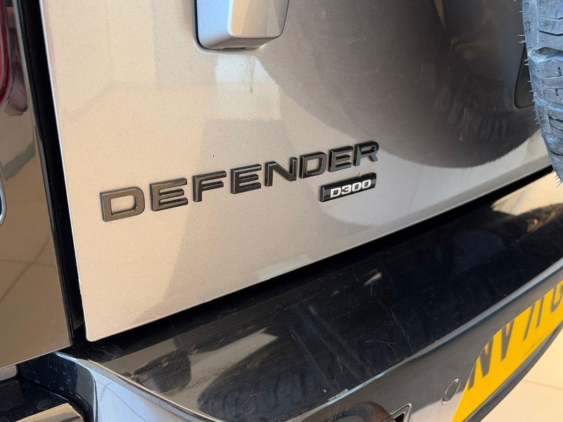 2022 (71) LAND ROVER DEFENDER 3.0 D300 X-Dynamic HSE 110 5dr Auto [6 Seat] 5948335