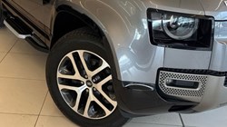 2023 (23) LAND ROVER DEFENDER 3.0 D250 X-Dynamic SE 90 3dr Auto 5972102