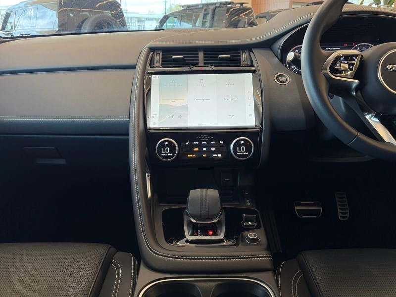 2024 (24) JAGUAR E-PACE 2.0 D200 R-Dynamic SE Black 5dr Auto 5975161