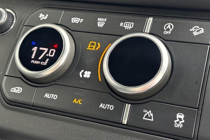 2024 (74) LAND ROVER DEFENDER 3.0 D250 X-Dynamic SE 110 5dr Auto 5663099