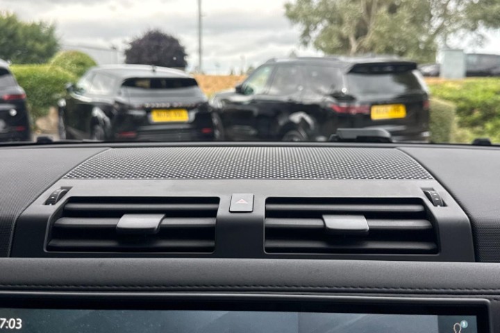 2024 (74) LAND ROVER DEFENDER 3.0 D250 X-Dynamic SE 110 5dr Auto 5663097