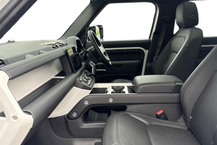 2024 (74) LAND ROVER DEFENDER 3.0 D250 X-Dynamic SE 110 5dr Auto 5663064