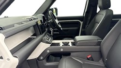 2024 (74) LAND ROVER DEFENDER 3.0 D250 X-Dynamic SE 110 5dr Auto 5663064