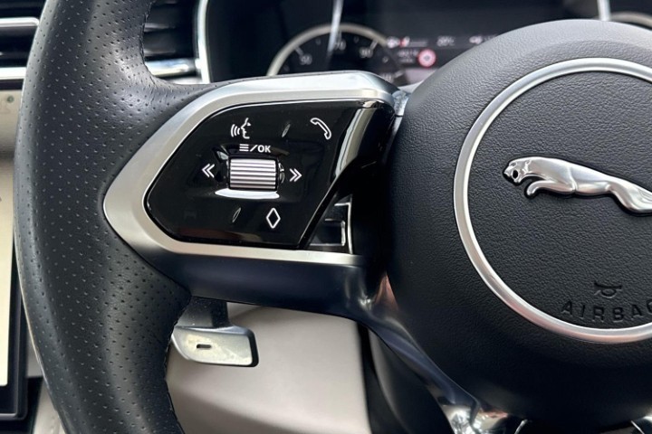 2023 (23) JAGUAR F-PACE 2.0 D200 R-Dynamic SE 5dr Auto AWD 5677598