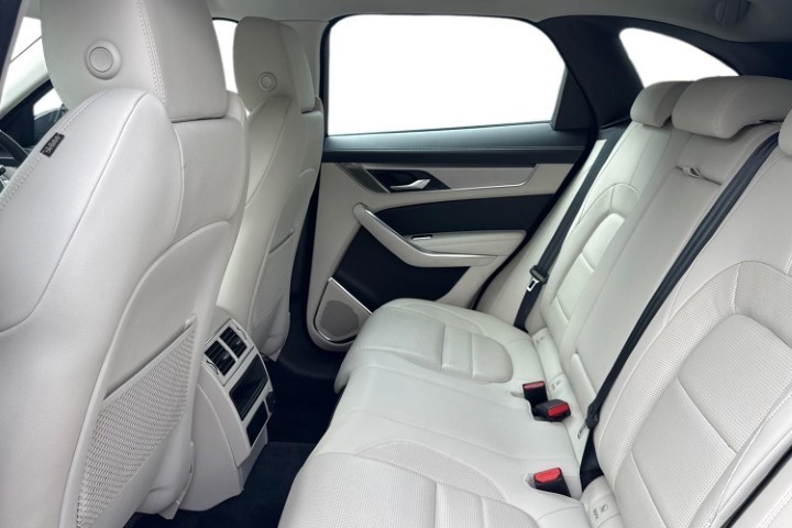 2023 (23) JAGUAR F-PACE 2.0 D200 R-Dynamic SE 5dr Auto AWD 5677573