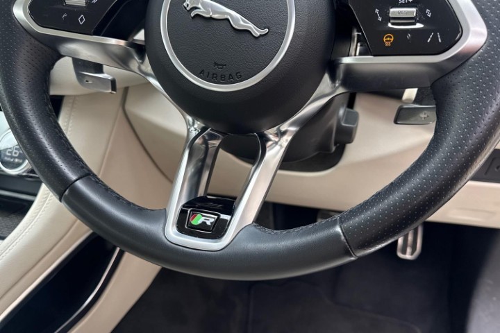 2023 (23) JAGUAR F-PACE 2.0 D200 R-Dynamic SE 5dr Auto AWD 5677597
