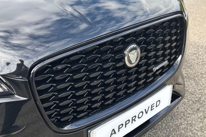 2023 (23) JAGUAR F-PACE 2.0 D200 R-Dynamic SE Black 5dr Auto AWD 5736543