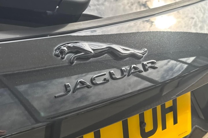 2023 (23) JAGUAR F-PACE 2.0 D200 R-Dynamic SE Black 5dr Auto AWD 5736545