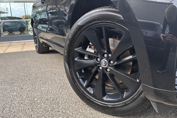 2023 (23) JAGUAR F-PACE 2.0 D200 R-Dynamic SE Black 5dr Auto AWD 5736544
