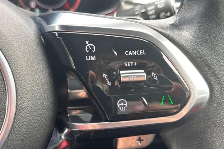 2023 (23) JAGUAR F-PACE 2.0 D200 R-Dynamic SE Black 5dr Auto AWD 5736529