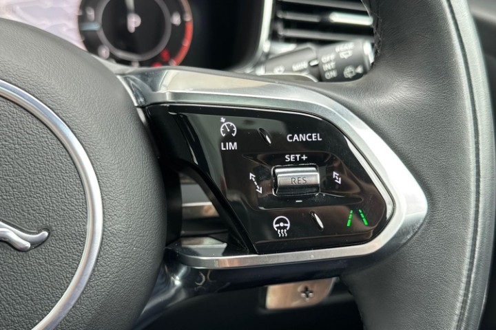 2023 (23) JAGUAR F-PACE 2.0 D200 R-Dynamic HSE Black 5dr Auto AWD 5720190
