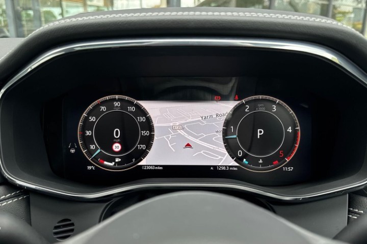 2023 (23) JAGUAR F-PACE 2.0 D200 R-Dynamic HSE Black 5dr Auto AWD 5720177