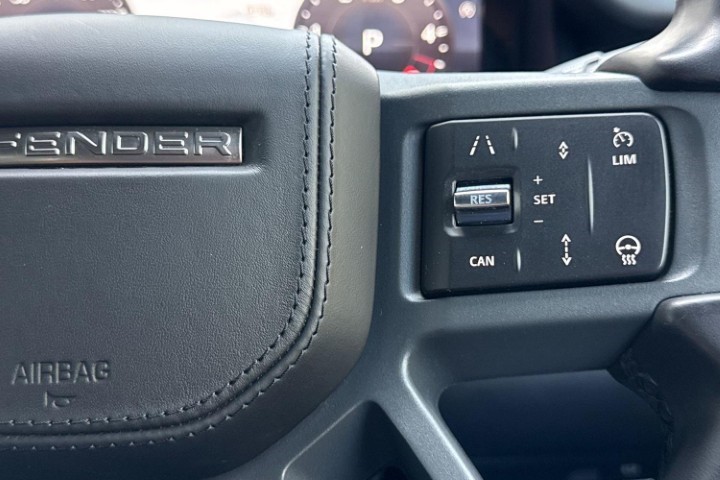 2023 (23) LAND ROVER DEFENDER 3.0 D300 X-Dynamic HSE 110 5dr Auto [7 Seat] 5705778