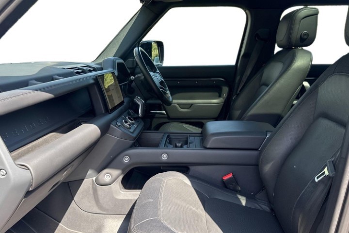 2023 (23) LAND ROVER DEFENDER 3.0 D300 X-Dynamic HSE 110 5dr Auto [7 Seat] 5705751