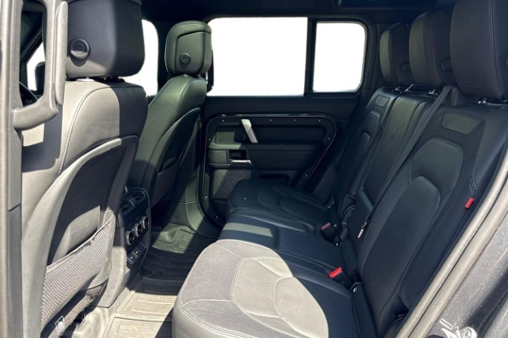 2023 (23) LAND ROVER DEFENDER 3.0 D300 X-Dynamic HSE 110 5dr Auto [7 Seat] 5705752