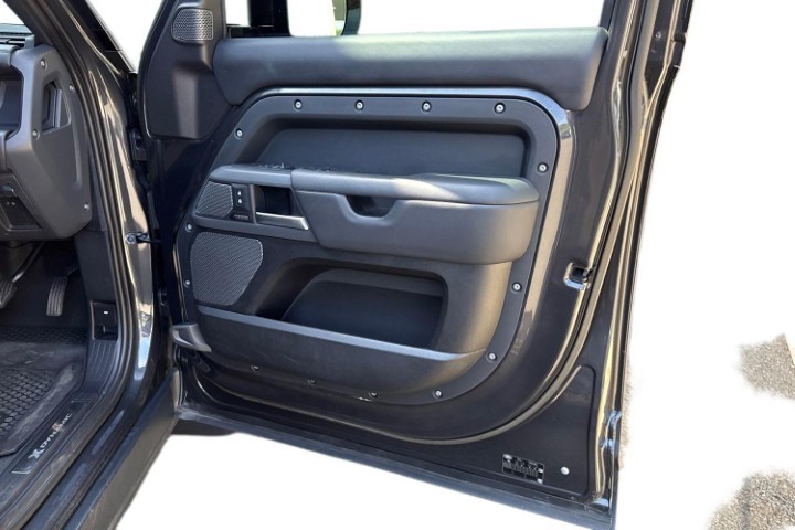 2023 (23) LAND ROVER DEFENDER 3.0 D300 X-Dynamic HSE 110 5dr Auto [7 Seat] 5705771