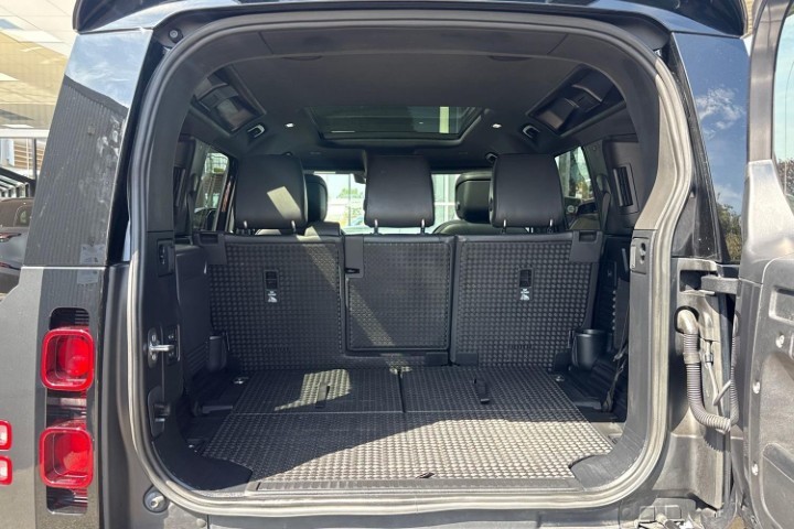 2023 (23) LAND ROVER DEFENDER 3.0 D300 X-Dynamic HSE 110 5dr Auto [7 Seat] 5705758