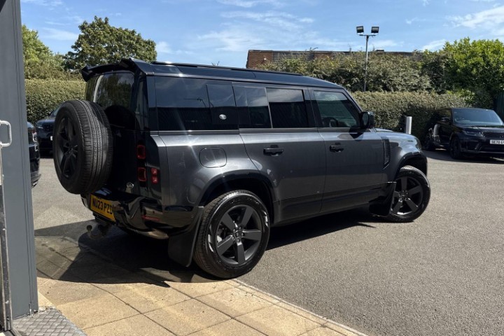 2023 (23) LAND ROVER DEFENDER 3.0 D300 X-Dynamic HSE 110 5dr Auto [7 Seat] 5705800