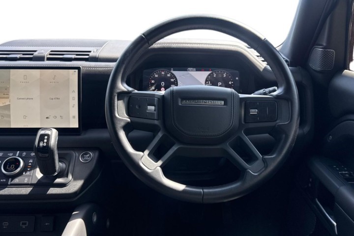 2023 (23) LAND ROVER DEFENDER 3.0 D300 X-Dynamic HSE 110 5dr Auto [7 Seat] 5705763