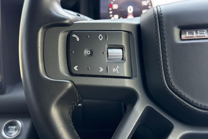 2023 (23) LAND ROVER DEFENDER 3.0 D300 X-Dynamic HSE 110 5dr Auto [7 Seat] 5705777