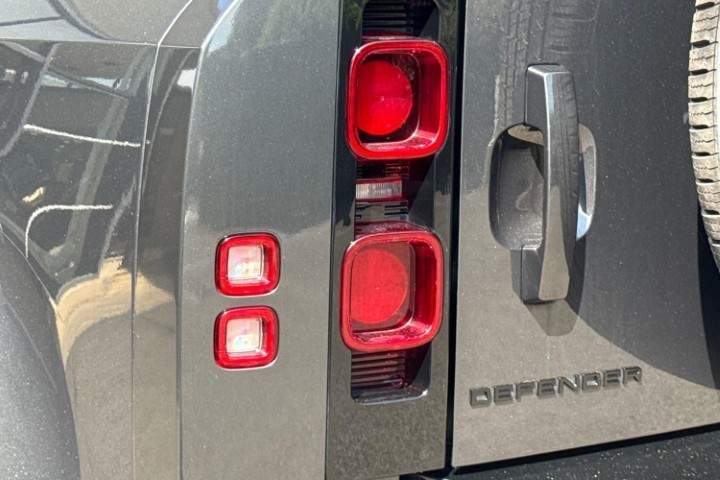 2023 (23) LAND ROVER DEFENDER 3.0 D300 X-Dynamic HSE 110 5dr Auto [7 Seat] 5705767