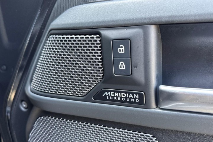 2023 (23) LAND ROVER DEFENDER 3.0 D300 X-Dynamic HSE 110 5dr Auto [7 Seat] 5705772