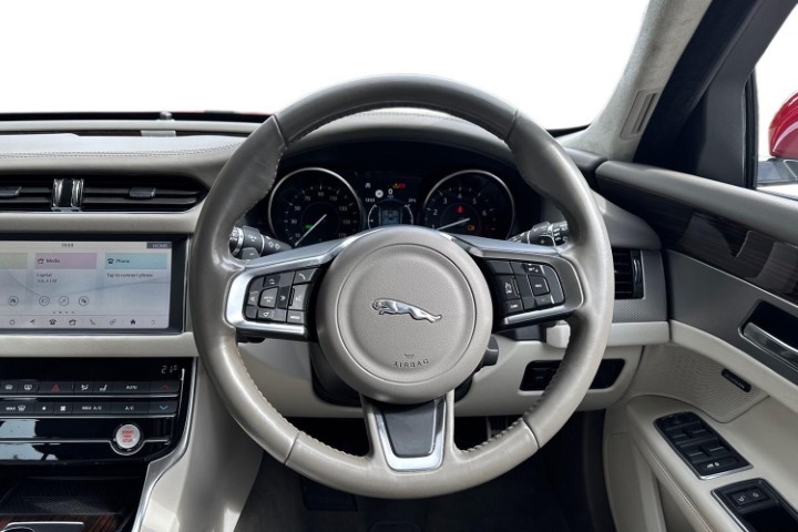 2020 (20) JAGUAR XF 2.0i Portfolio 5dr Auto 5789008