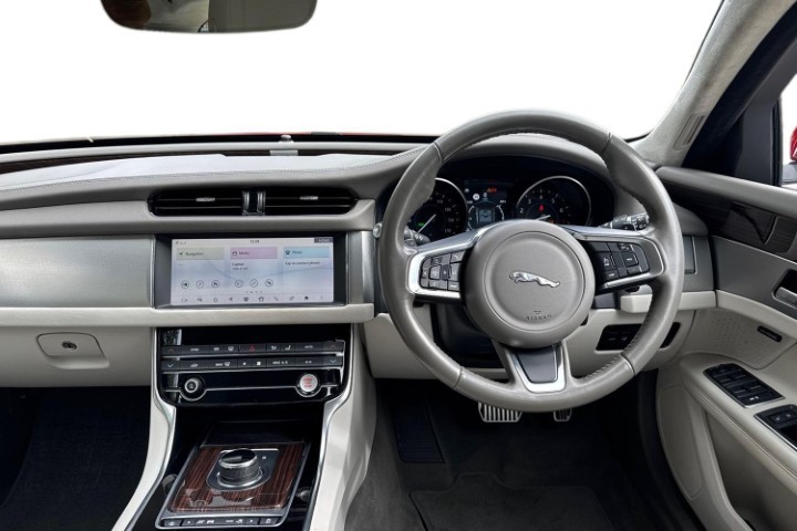 2020 (20) JAGUAR XF 2.0i Portfolio 5dr Auto 5789002
