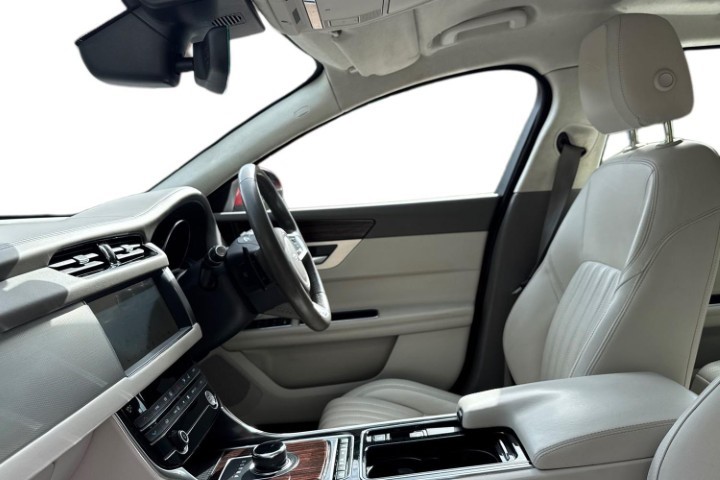 2020 (20) JAGUAR XF 2.0i Portfolio 5dr Auto 5788996