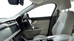 2020 (20) JAGUAR XF 2.0i Portfolio 5dr Auto 5788996