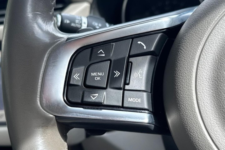 2020 (20) JAGUAR XF 2.0i Portfolio 5dr Auto 5789019