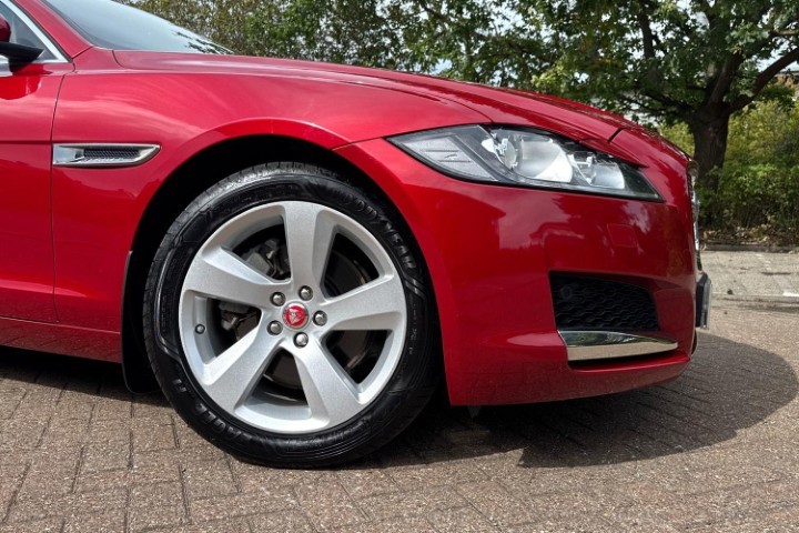 2020 (20) JAGUAR XF 2.0i Portfolio 5dr Auto 5789033