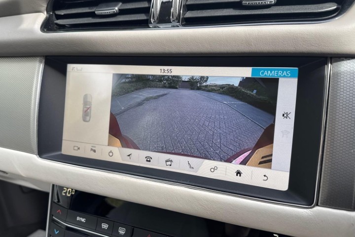 2020 (20) JAGUAR XF 2.0i Portfolio 5dr Auto 5789005
