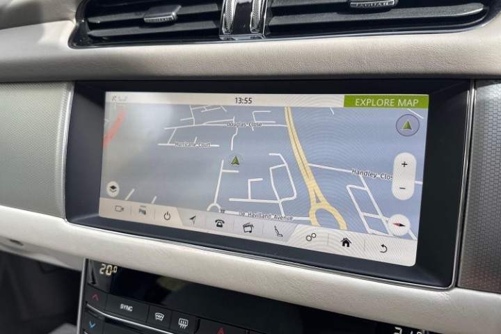 2020 (20) JAGUAR XF 2.0i Portfolio 5dr Auto 5789004