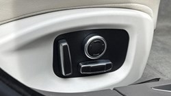 2020 (20) JAGUAR XF 2.0i Portfolio 5dr Auto 5789016