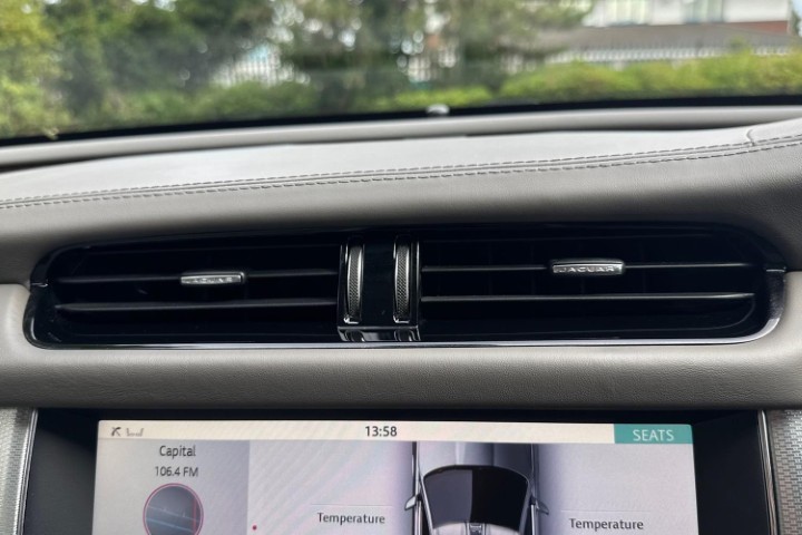 2020 (20) JAGUAR XF 2.0i Portfolio 5dr Auto 5789028