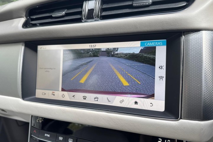 2020 (20) JAGUAR XF 2.0i Portfolio 5dr Auto 5789023