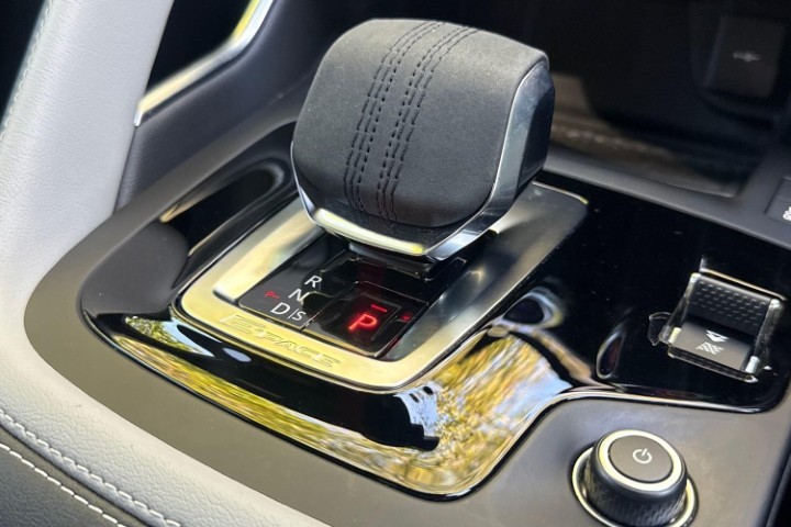 2023 (23) JAGUAR E-PACE 1.5 P300e R-Dynamic SE 5dr Auto 5742077